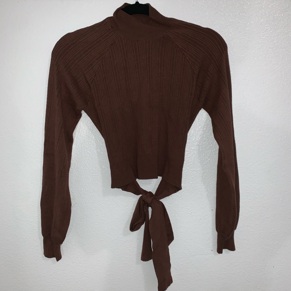Women’s Long Sleeve Crop Top With Open Back
